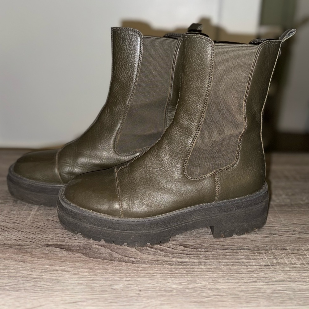 Sam Edelman Green Chelsea Boot size 7